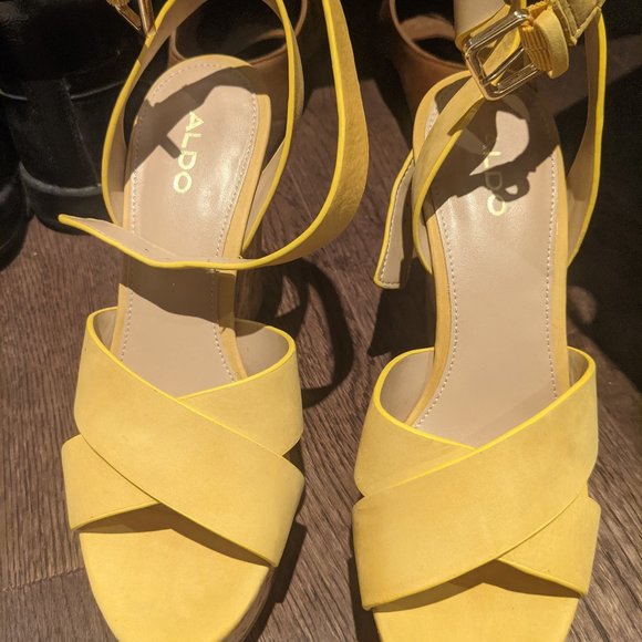 Aldo Wedge Sandal - Picture 1 of 3
